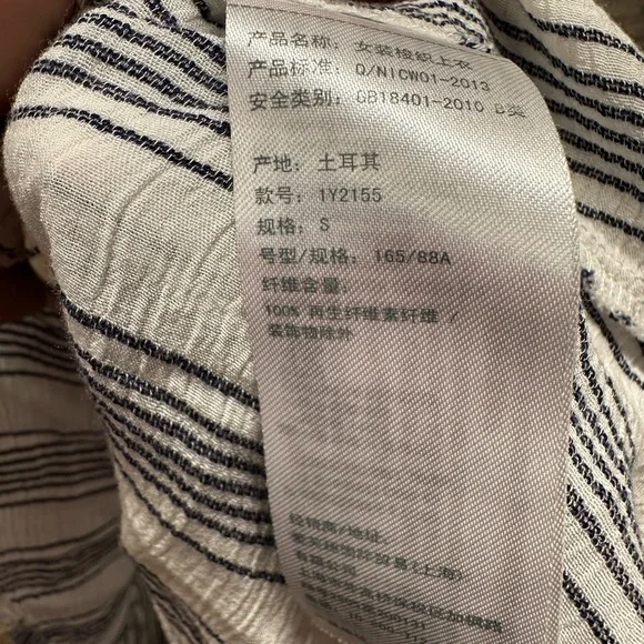 Abercrombie & Fitch White and Blue Smocked Flutter Sleeve Blouse - Picture 7 of 8